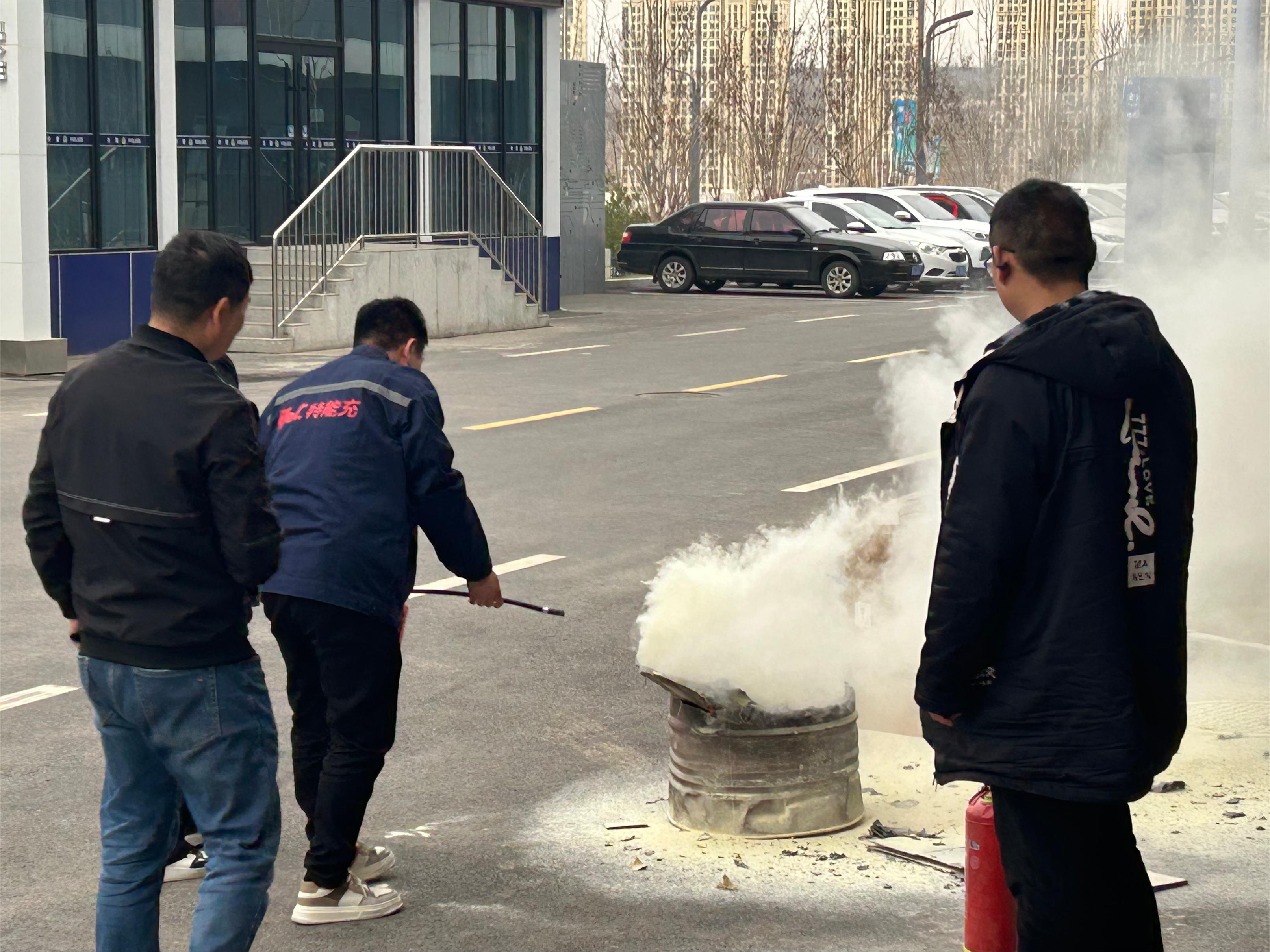 强化安全意识,促进安全生产,山西英特丽安全消防演练(图1) 2f71915d727a5604e0a4e5675e47286.jpg